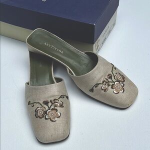🌾Vtg Ann Taylor embroidered mules🌾